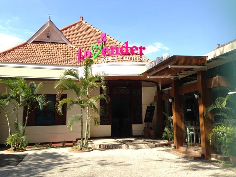 Lovender Guesthouse Malang Exterior photo
