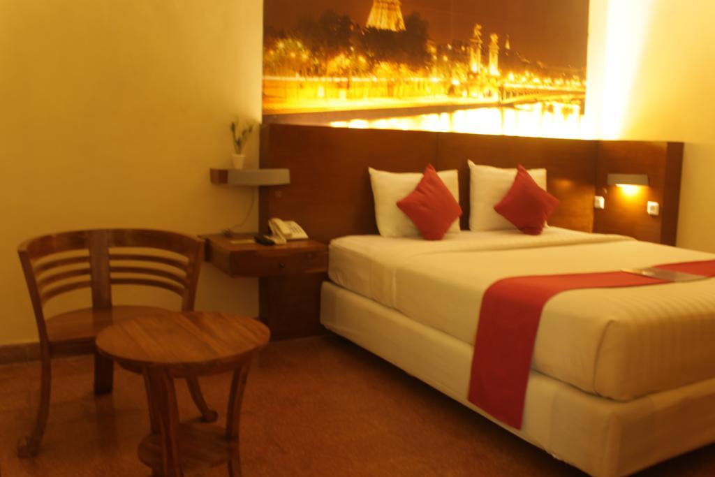 Lovender Guesthouse Malang Exterior photo