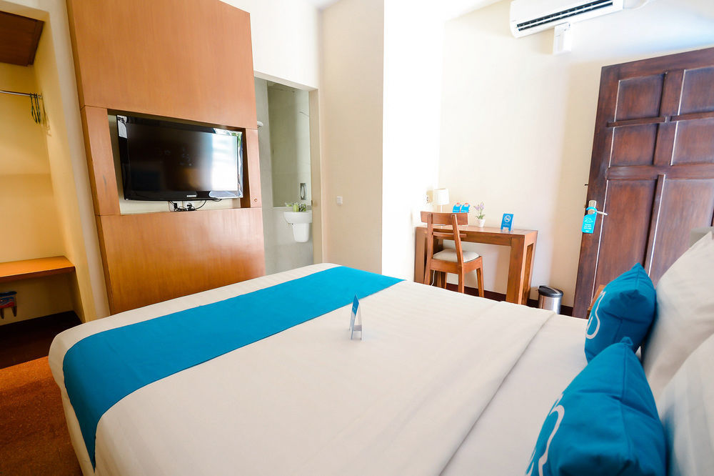 Lovender Guesthouse Malang Exterior photo