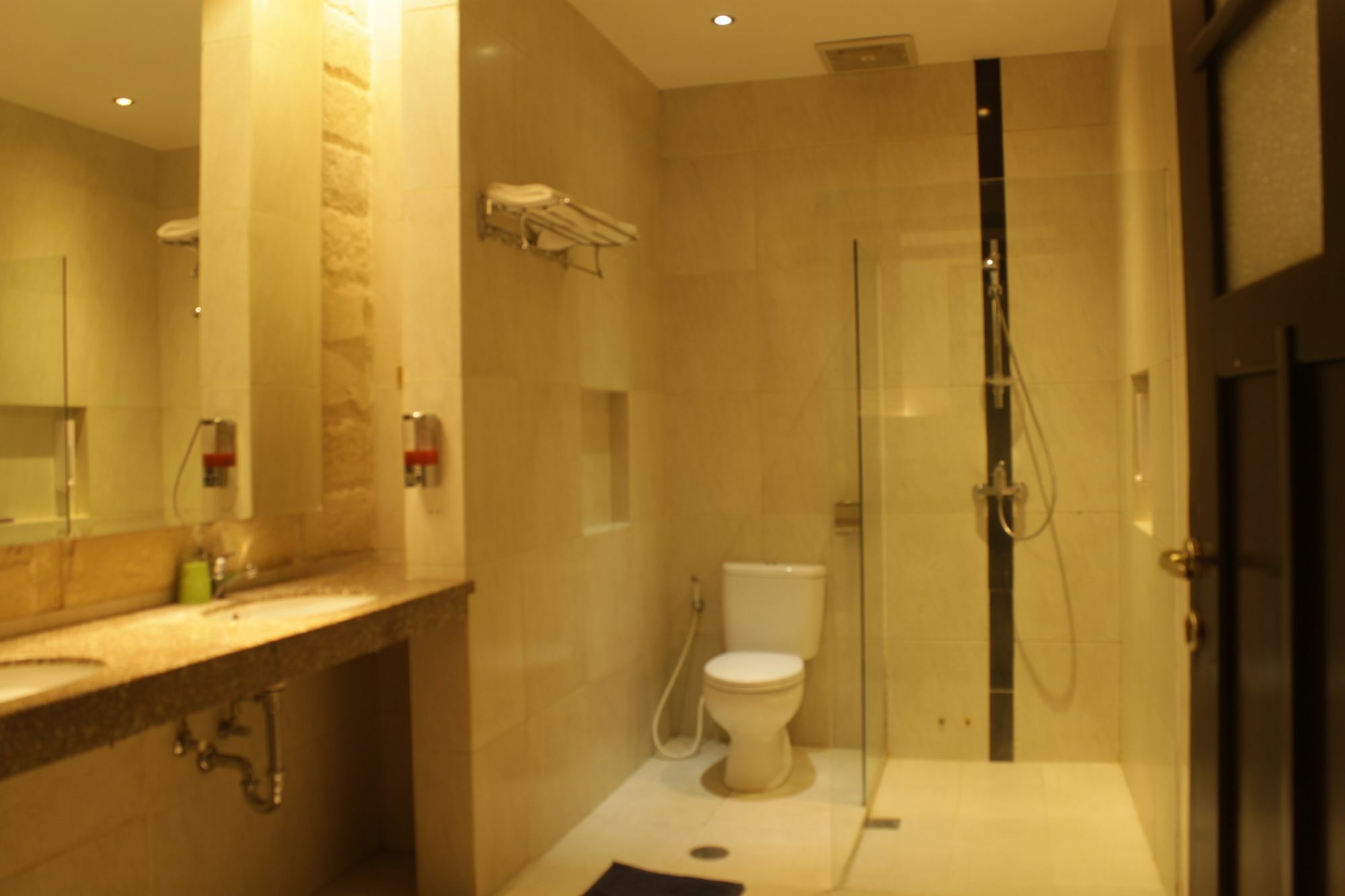 Lovender Guesthouse Malang Exterior photo