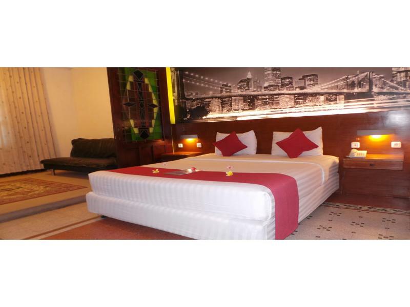 Lovender Guesthouse Malang Exterior photo